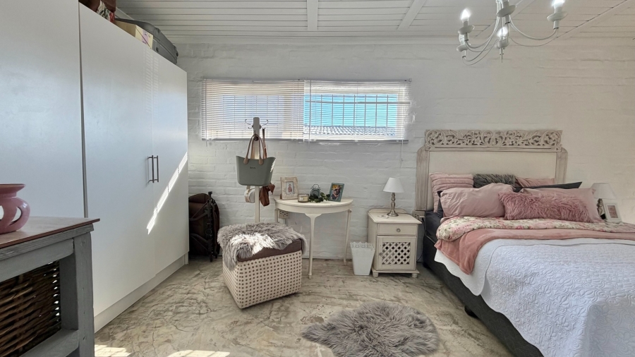 5 Bedroom Property for Sale in Winslow Western Cape